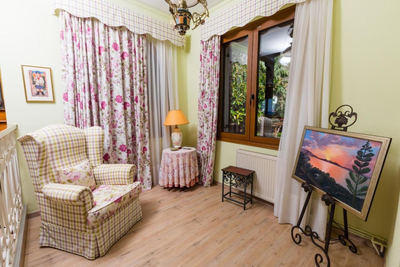 Beachfront Family Villa Katerina With Private Pool, Playground, Bbq & Amazing Sea Views! Petres  외부 사진