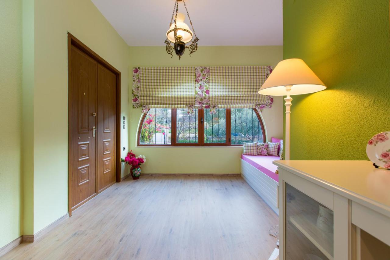 Beachfront Family Villa Katerina With Private Pool, Playground, Bbq & Amazing Sea Views! Petres  외부 사진