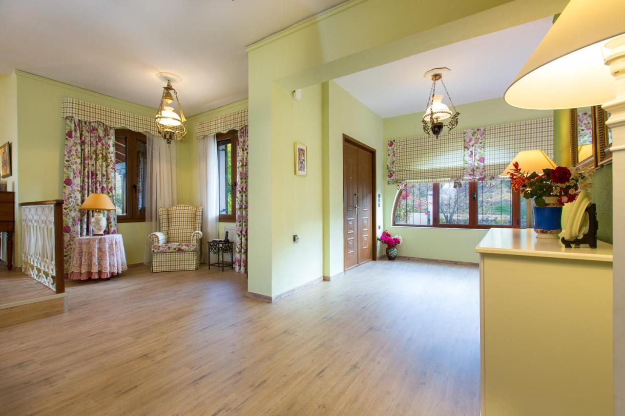 Beachfront Family Villa Katerina With Private Pool, Playground, Bbq & Amazing Sea Views! Petres  외부 사진