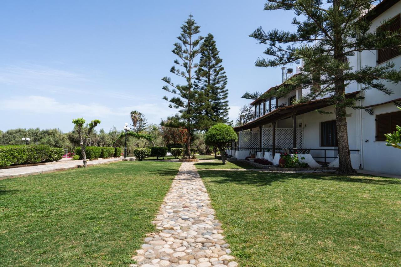 Beachfront Family Villa Katerina With Private Pool, Playground, Bbq & Amazing Sea Views! Petres  외부 사진
