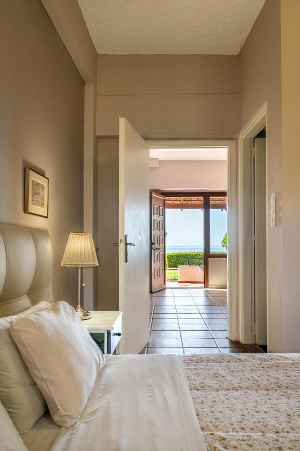 Beachfront Family Villa Katerina With Private Pool, Playground, Bbq & Amazing Sea Views! Petres  외부 사진