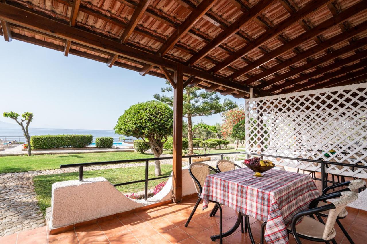 Beachfront Family Villa Katerina With Private Pool, Playground, Bbq & Amazing Sea Views! Petres  외부 사진