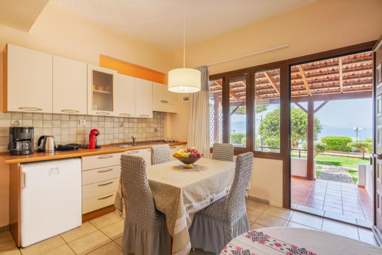 Beachfront Family Villa Katerina With Private Pool, Playground, Bbq & Amazing Sea Views! Petres  외부 사진