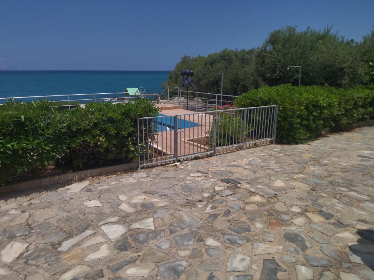 Beachfront Family Villa Katerina With Private Pool, Playground, Bbq & Amazing Sea Views! Petres  외부 사진