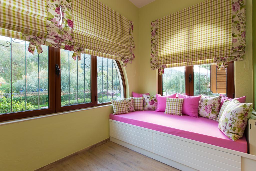 Beachfront Family Villa Katerina With Private Pool, Playground, Bbq & Amazing Sea Views! Petres  외부 사진