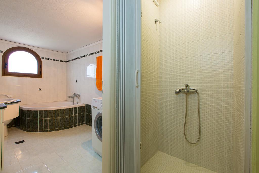 Beachfront Family Villa Katerina With Private Pool, Playground, Bbq & Amazing Sea Views! Petres  외부 사진
