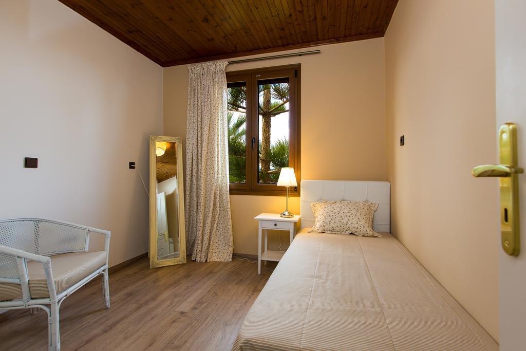 Beachfront Family Villa Katerina With Private Pool, Playground, Bbq & Amazing Sea Views! Petres  외부 사진